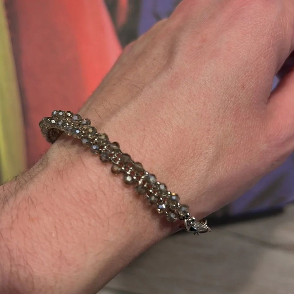 Gray beaded bracelet - Picture 2 of 4